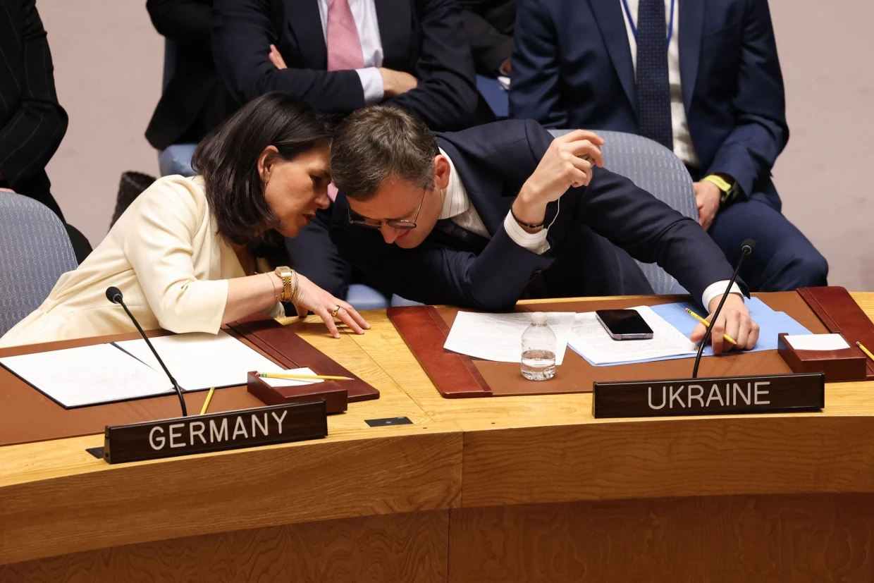 Baerbock bei der UNO: An der Seite der Ukraine nach zwei Jahren Krieg | FAZ