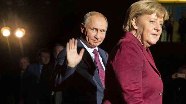 Nach dem „Bruch“: Angela Merkel traf sich 2016 mit den Präsidenten Wladimir Putin, Petro Poroschenko und François Hollande, um über die Lage im Osten der Ukraine zu reden.