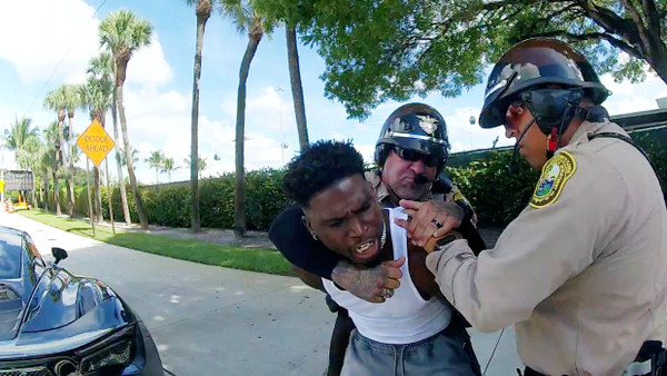 Scheibe nicht heruntergekurbelt: Tyreek Hill wird von Polizisten vorläufig festgesetzt