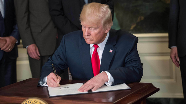 Donald Trump lässt die chinesischen Handelspraktiken genauer überprüfen.