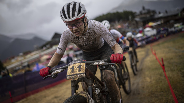 Lässt sich nicht ausbremsen - Sina Frei beim World Cup im Cross-Country-Rennen in Andorra.