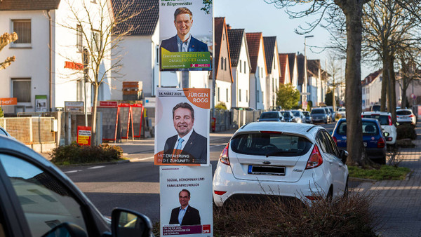 Sieger: Mag das Plakat von Dieter Lang (SPD) hier auch unten hängen, so hat er doch die Stichwahl in Dietzenbach gewonnen