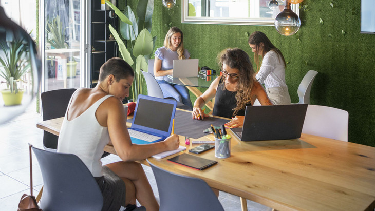 Make kostet neun Dollar im Monat, der Konkurrent Airtable 20 Dollar.